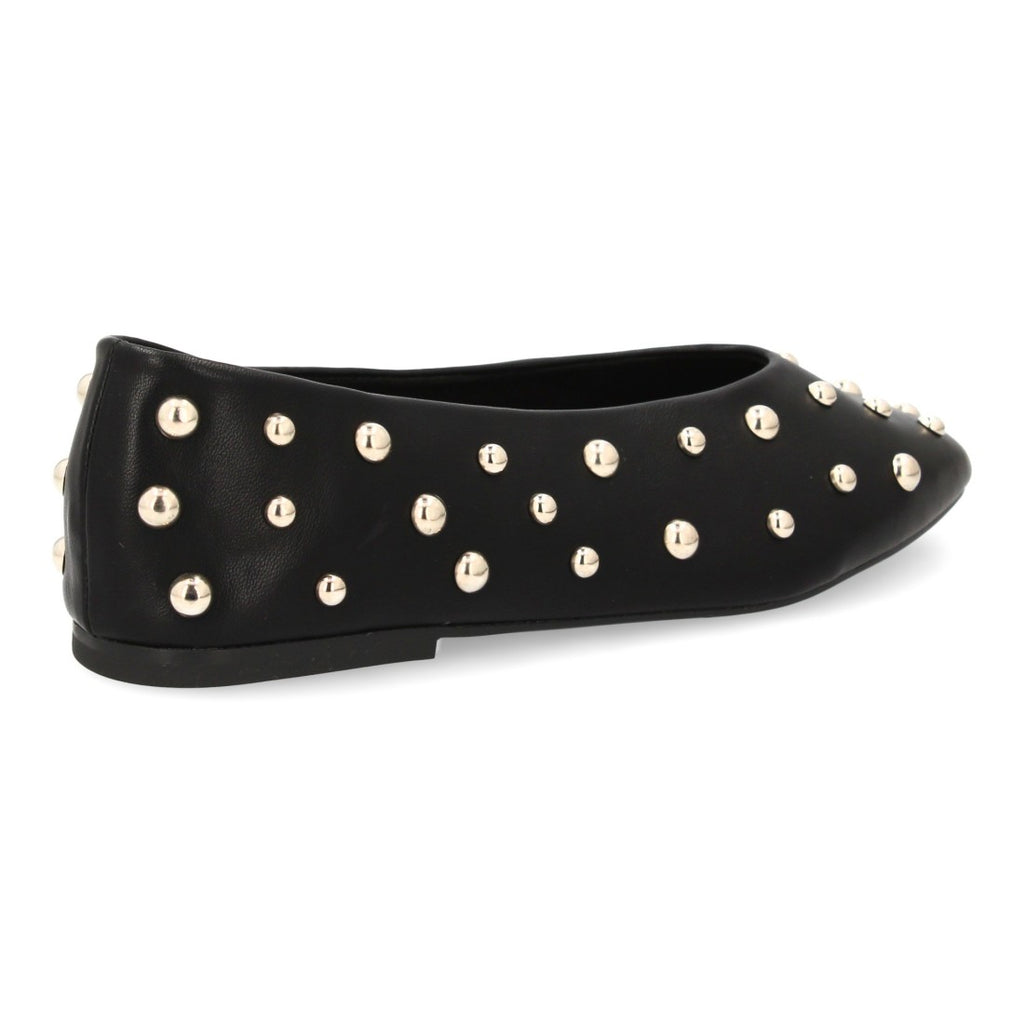 Bailarina elegante con