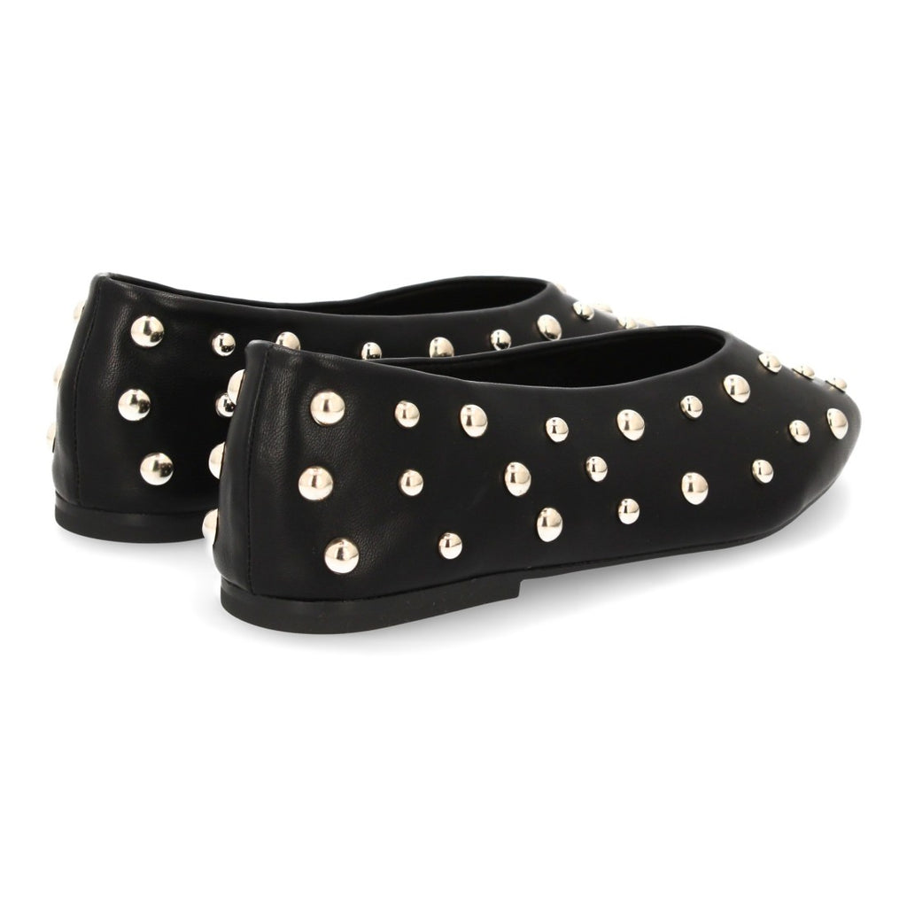 Bailarina elegante con